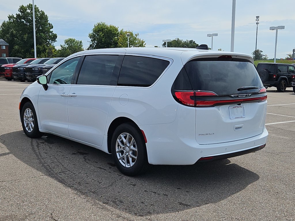 New 2027 Chrysler Pacifica Select FWD Passenger Van