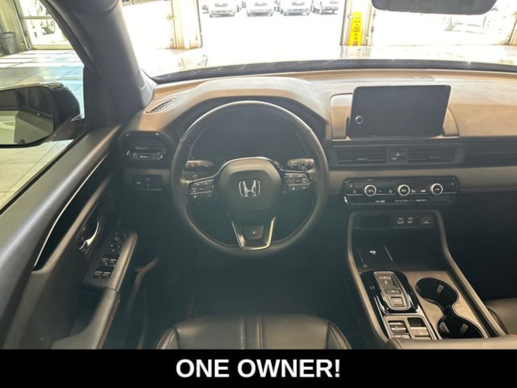 Used 2025 Honda Pilot TrailSport SUV