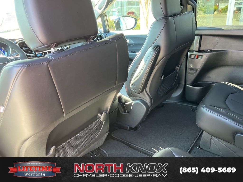 2026 Chrysler Voyager LX - Photo 17