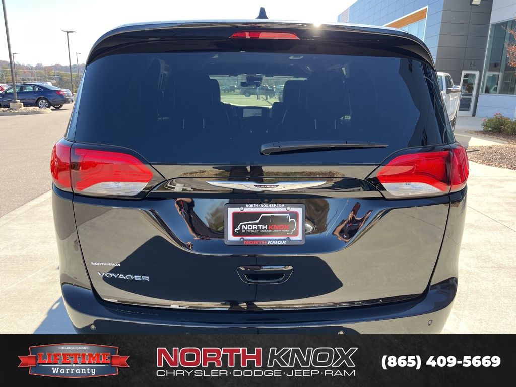 2026 Chrysler Voyager LX - Photo 19