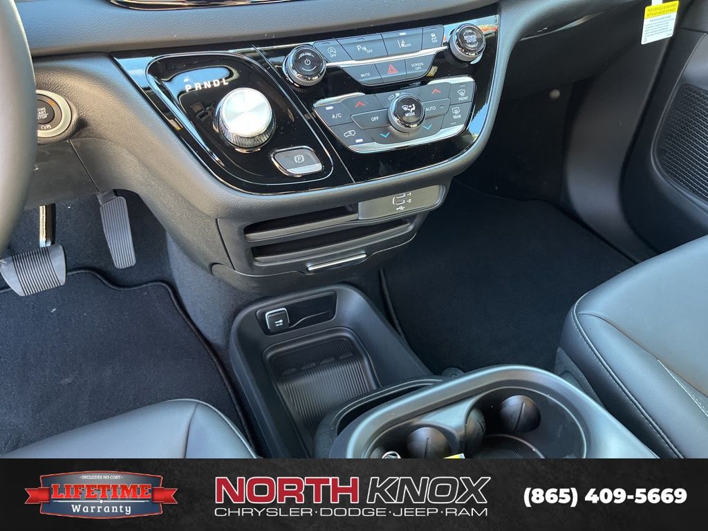 2026 Chrysler Voyager LX - Photo 11