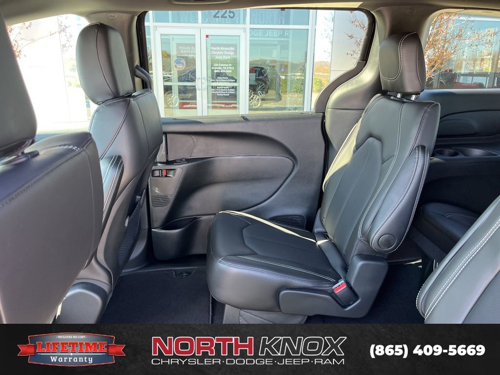 2026 Chrysler Voyager LX - Photo 14