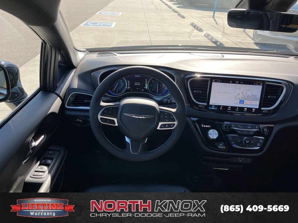 2026 Chrysler Voyager LX - Photo 13