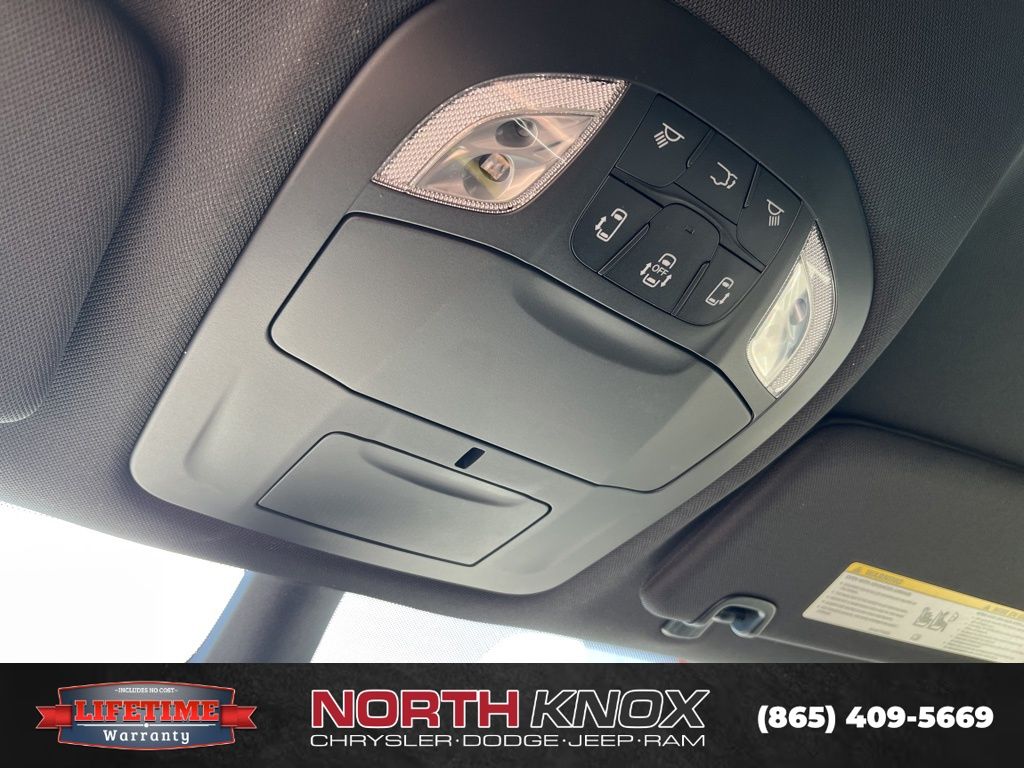 2026 Chrysler Voyager LX - Photo 12
