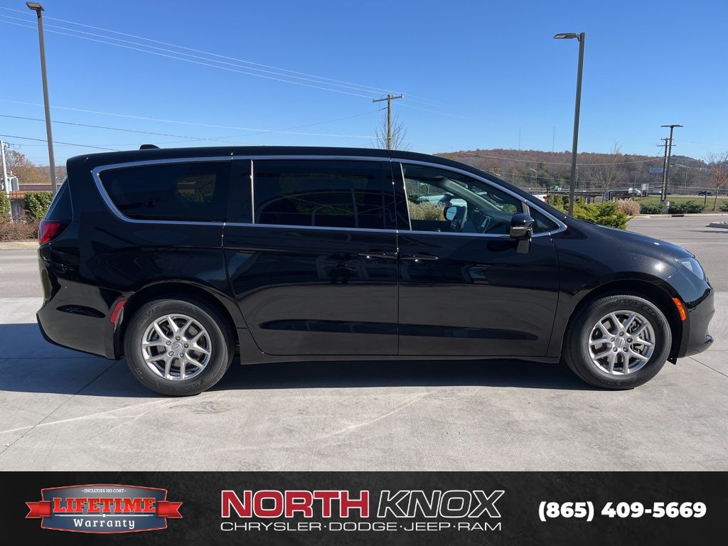 2026 Chrysler Voyager LX - Photo 23