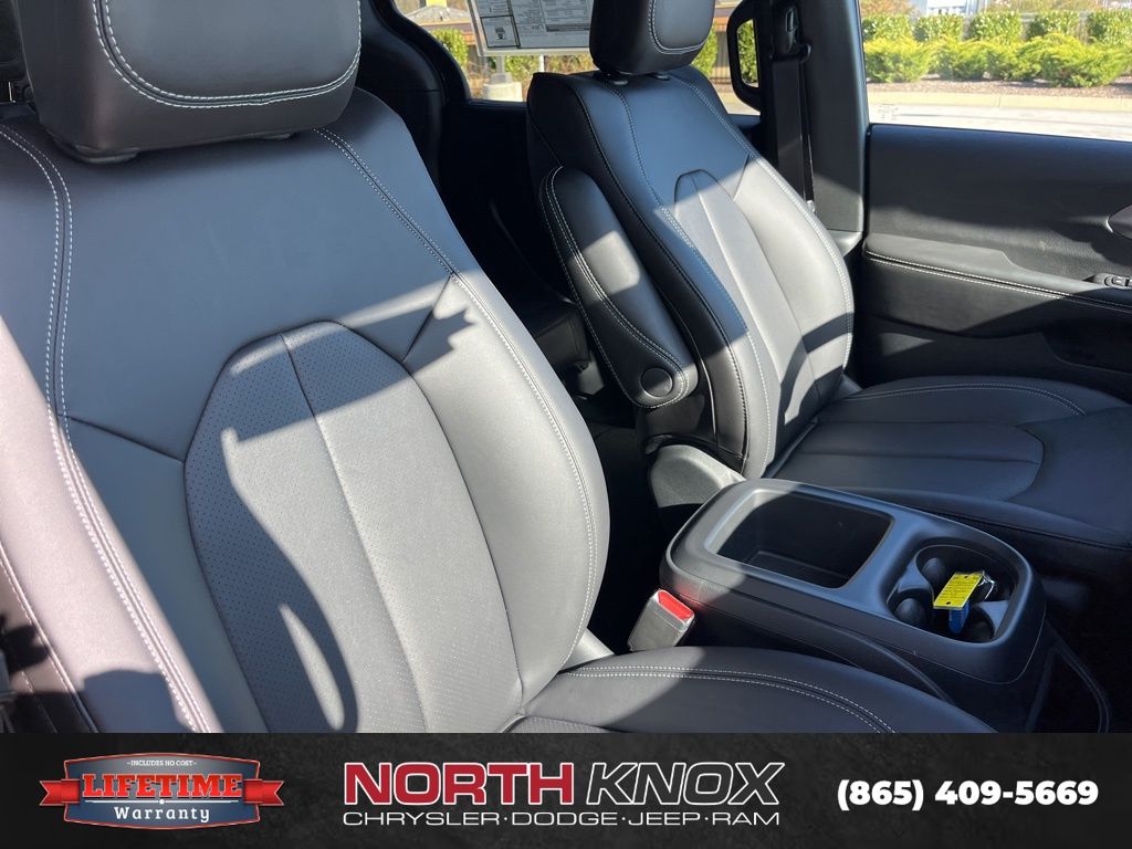 2026 Chrysler Voyager LX - Photo 29