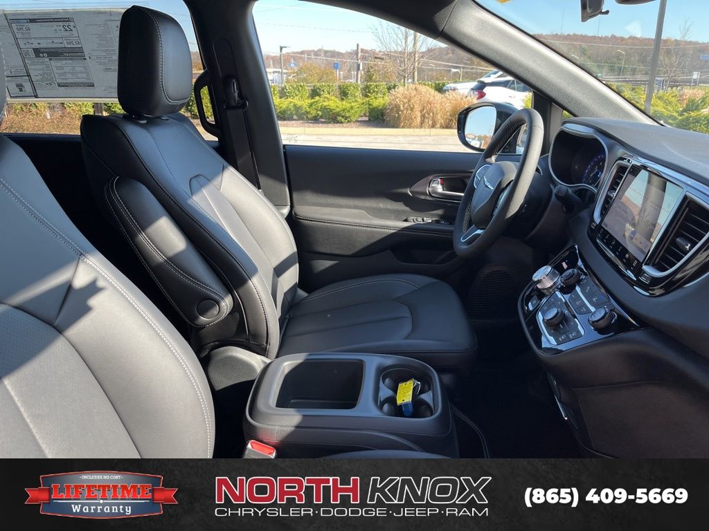 2026 Chrysler Voyager LX - Photo 28