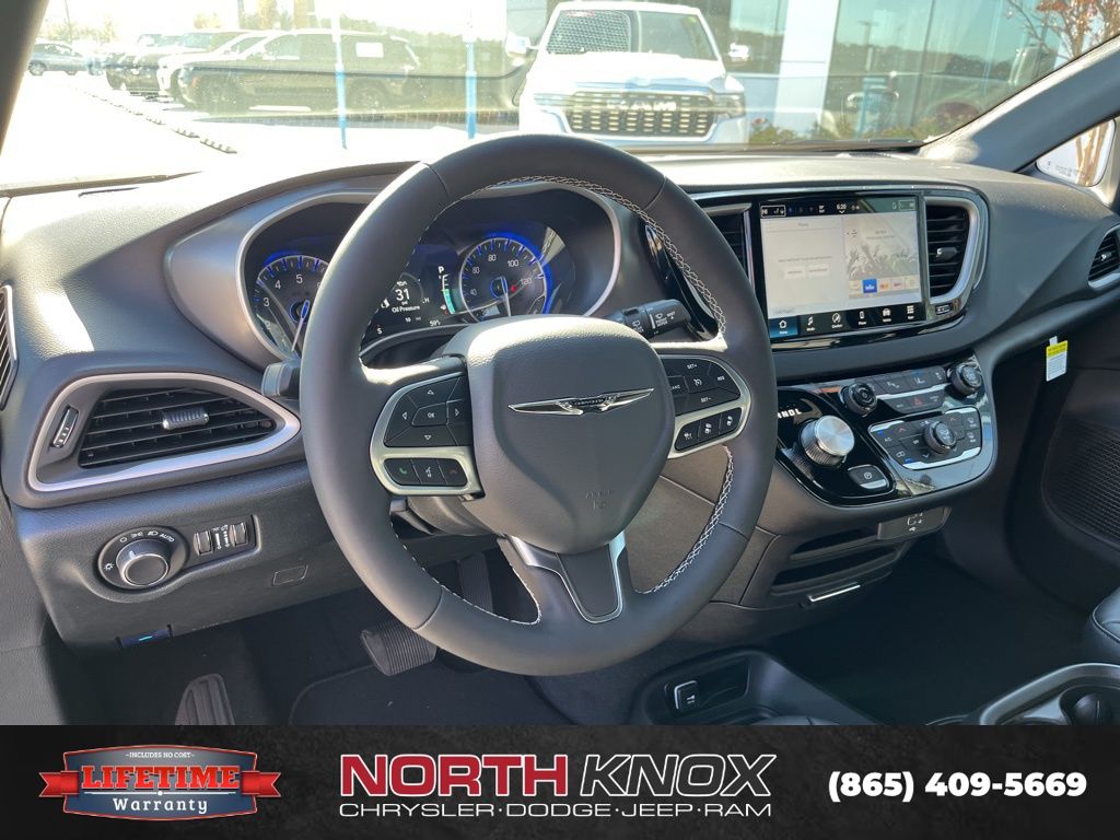 2026 Chrysler Voyager LX - Photo 6