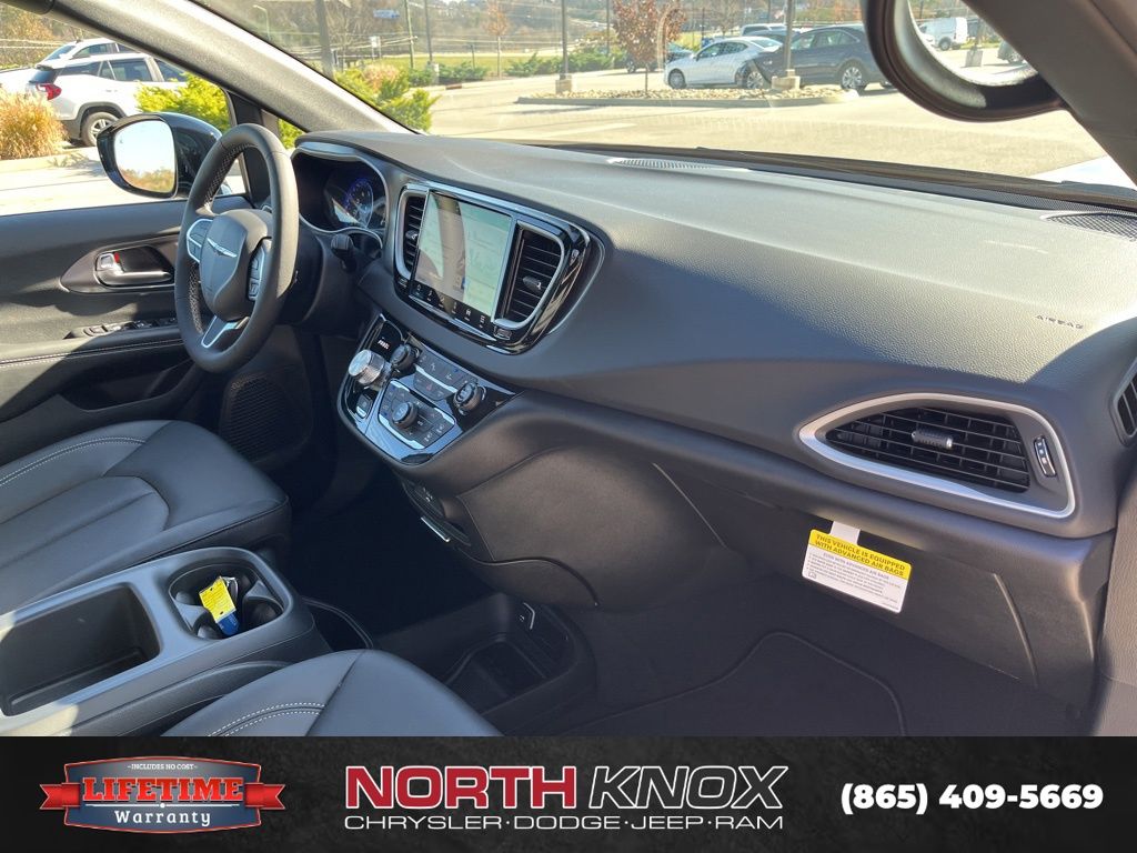2026 Chrysler Voyager LX - Photo 31