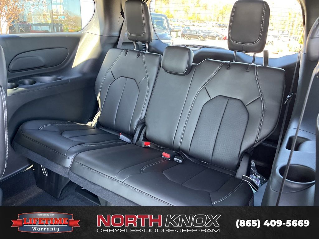 2026 Chrysler Voyager LX - Photo 16