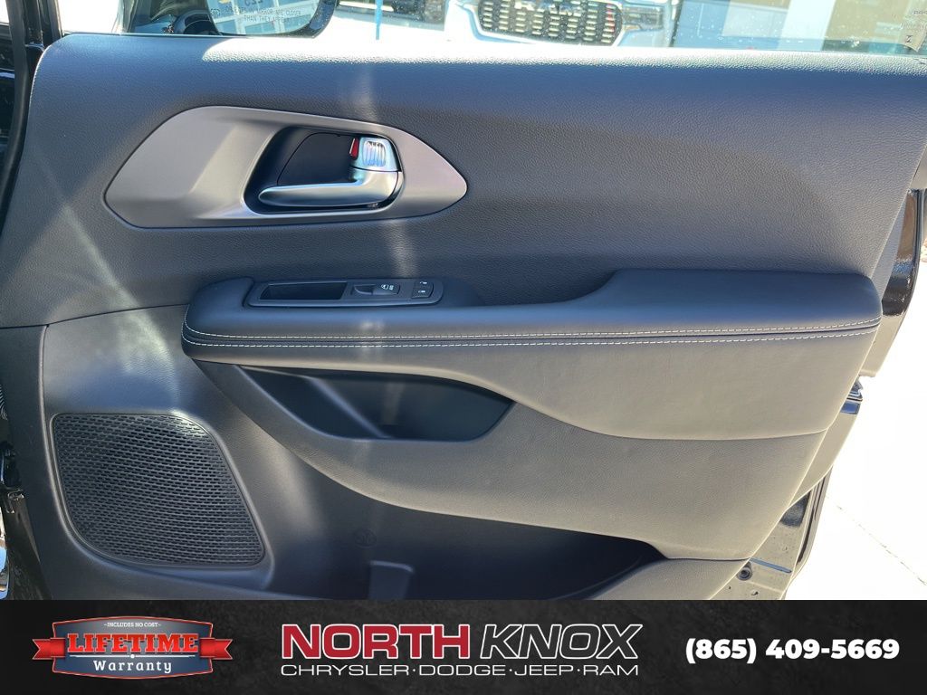 2026 Chrysler Voyager LX - Photo 30