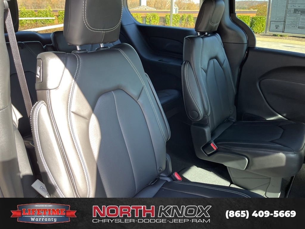 2026 Chrysler Voyager LX - Photo 25
