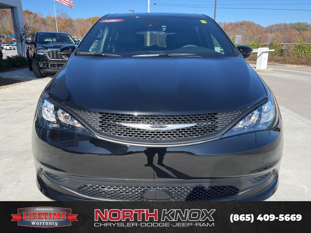 2026 Chrysler Voyager LX - Photo 33