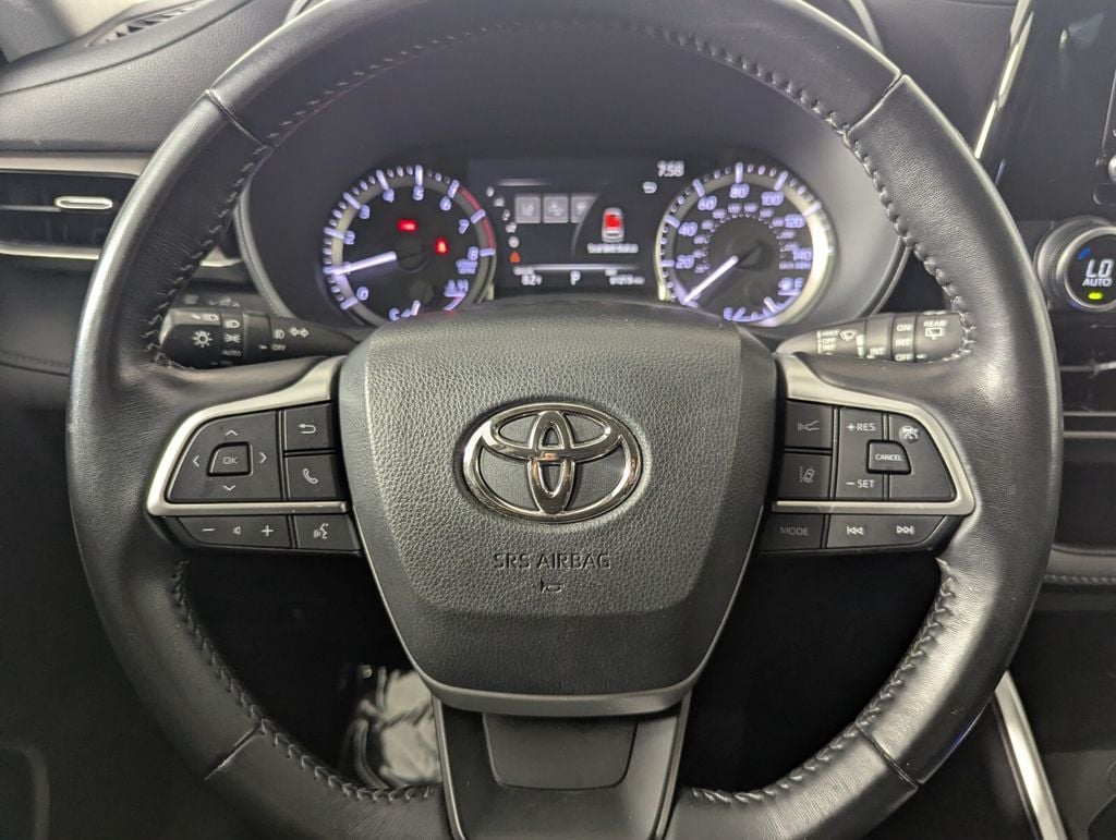2023 Toyota Highlander LE - Photo 16