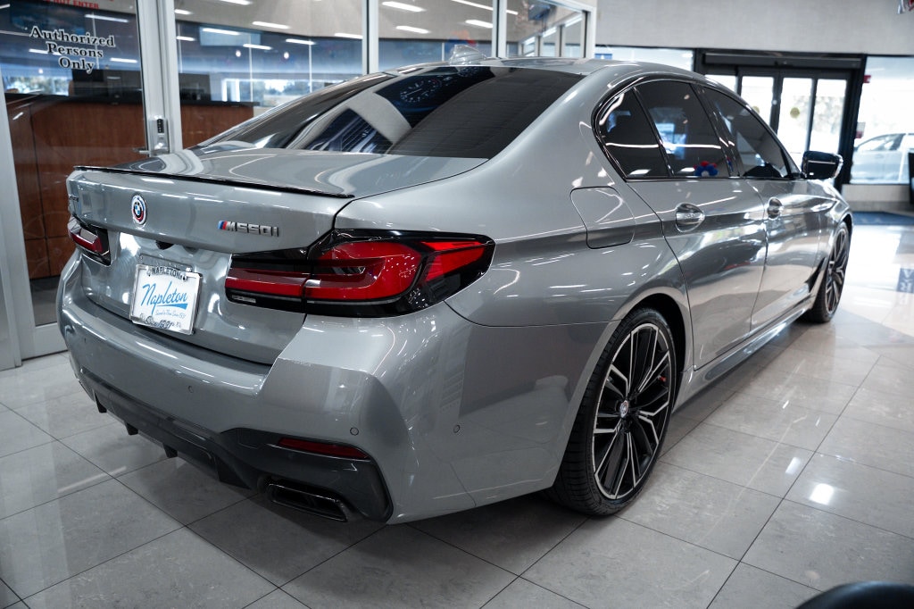 2023 BMW 5 Series M550i - Photo 8