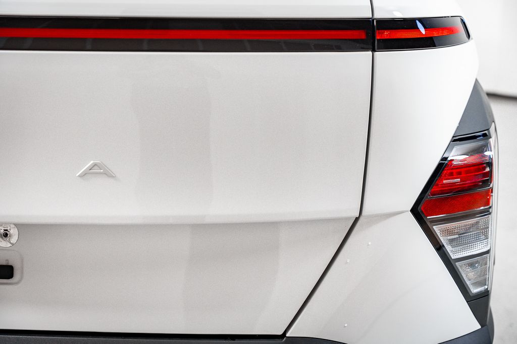 2025 Hyundai Kona SEL Convenience - Photo 10