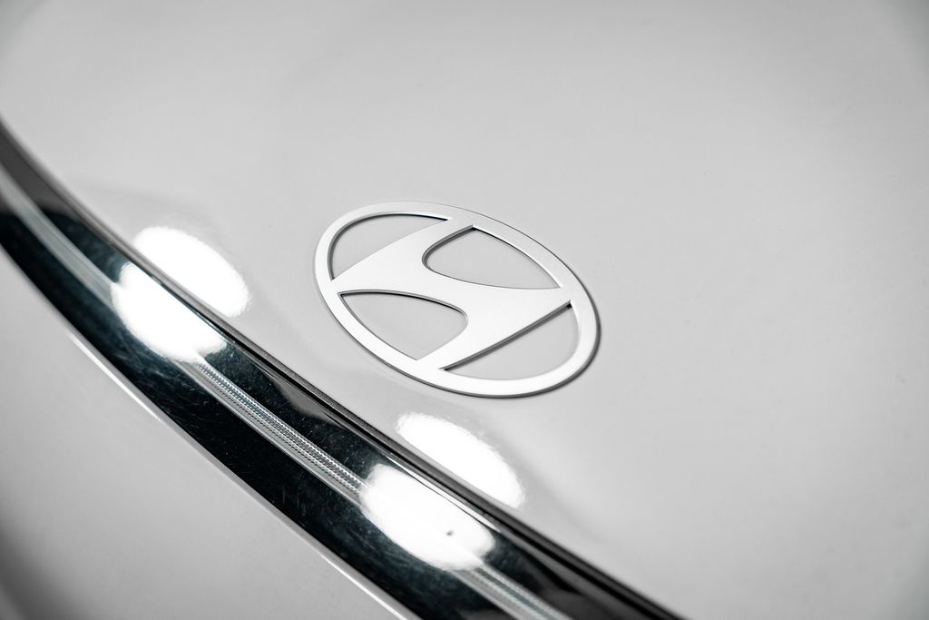 2025 Hyundai Kona SEL Convenience - Photo 16