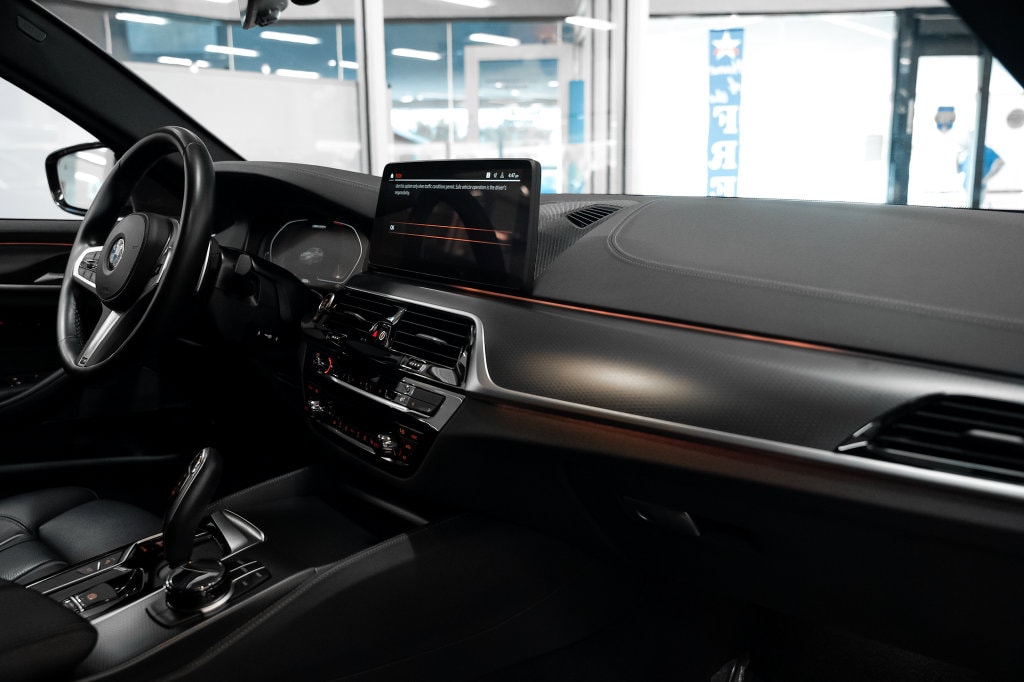 2023 BMW 5 Series M550i - Photo 33