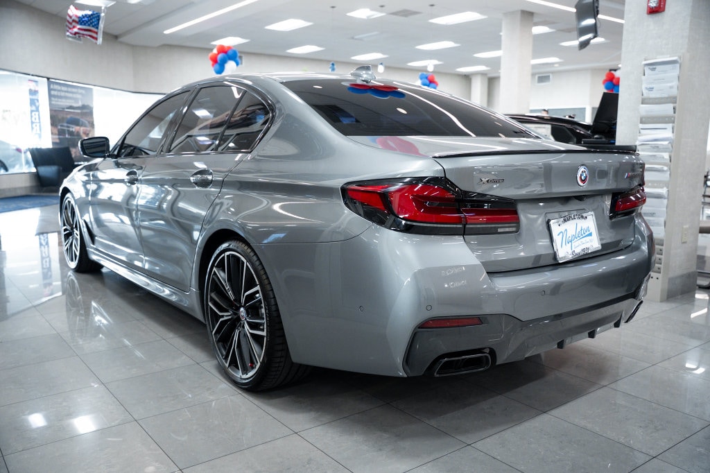 2023 BMW 5 Series M550i - Photo 11