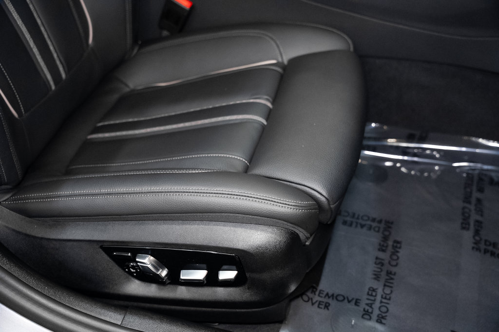 2023 BMW 5 Series M550i - Photo 21