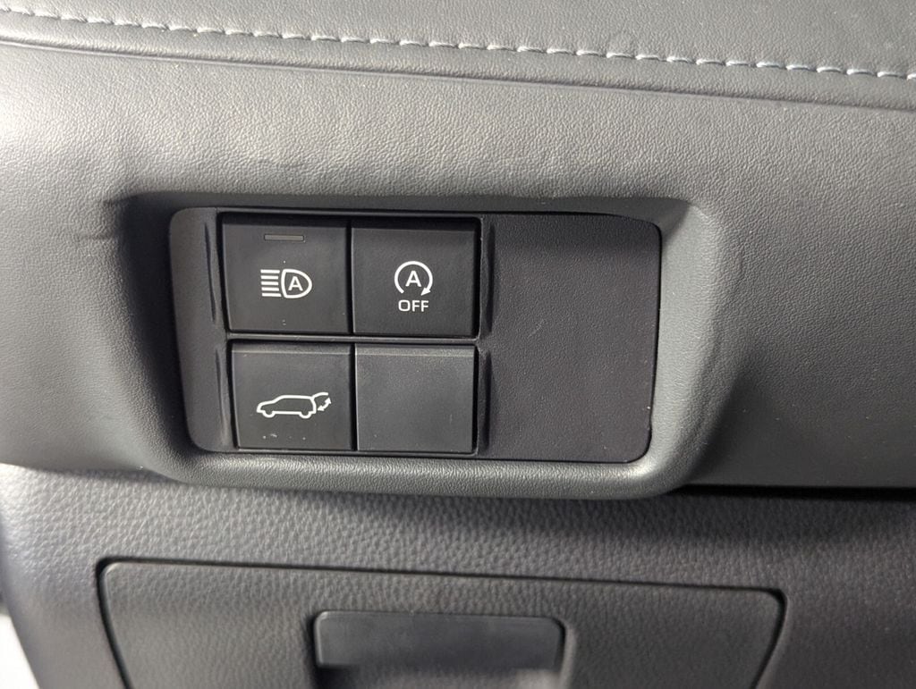 2023 Toyota Highlander LE - Photo 14
