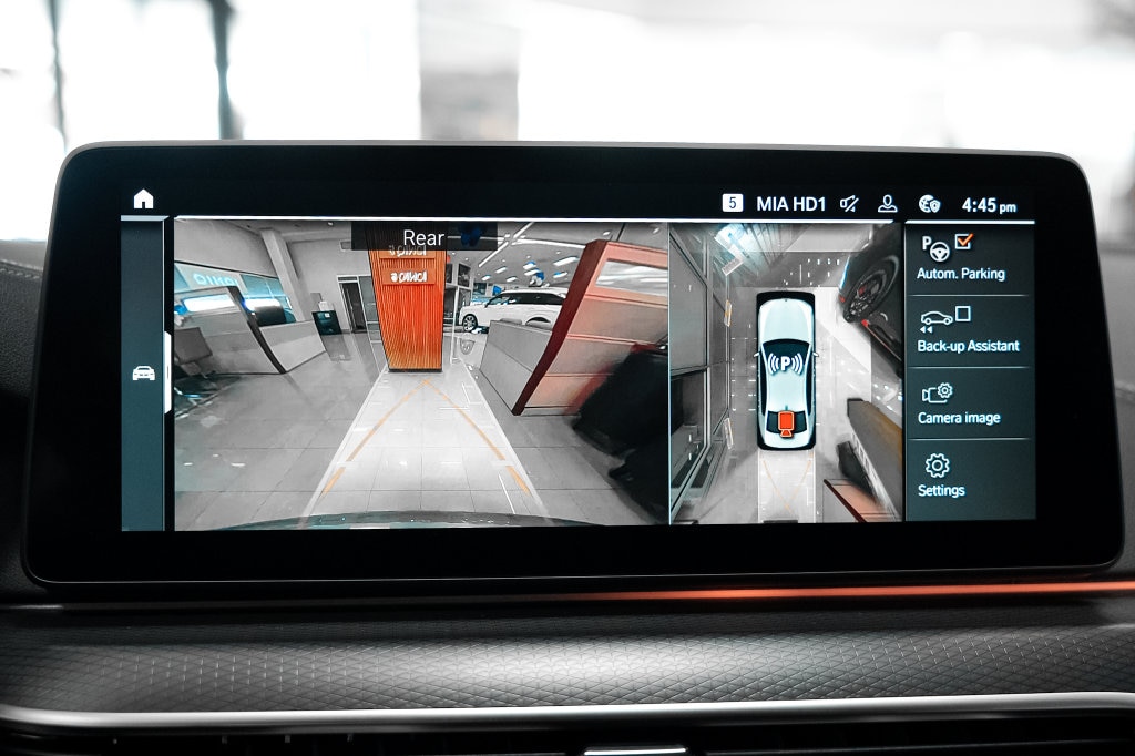2023 BMW 5 Series M550i - Photo 26