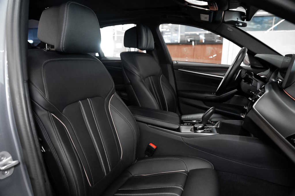 2023 BMW 5 Series M550i - Photo 20