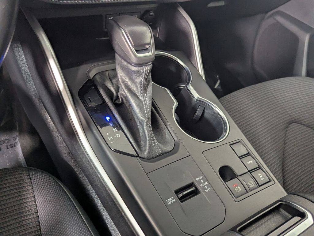 2023 Toyota Highlander LE - Photo 23