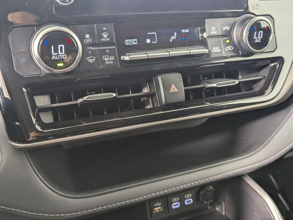 2023 Toyota Highlander LE - Photo 21