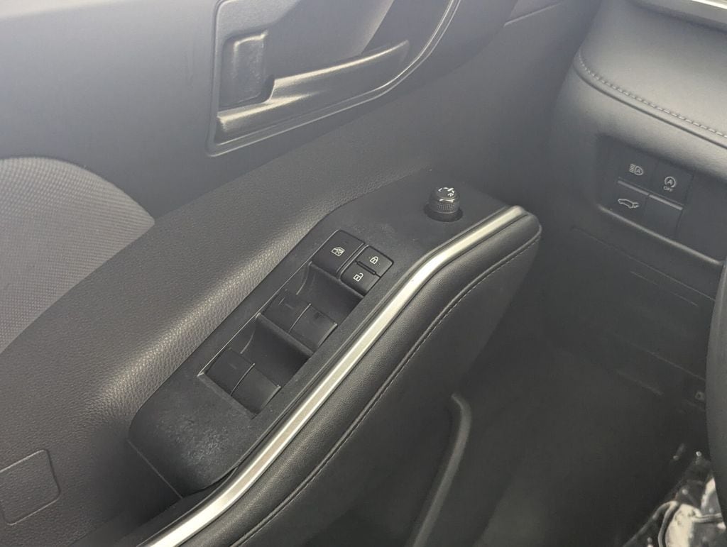 2023 Toyota Highlander LE - Photo 17