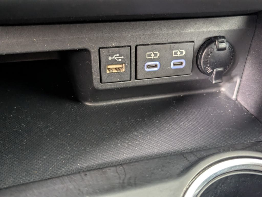 2023 Toyota Highlander LE - Photo 22