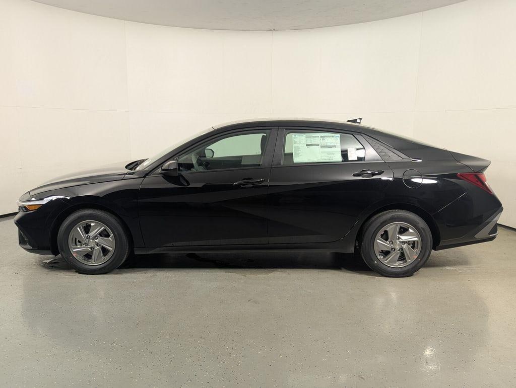 New 2026 Hyundai Elantra SE Sedan