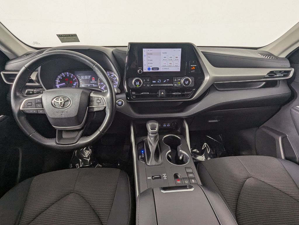 2023 Toyota Highlander LE - Photo 15