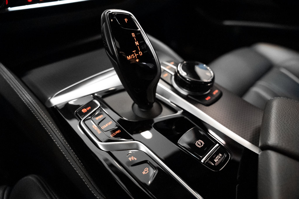 2023 BMW 5 Series M550i - Photo 29