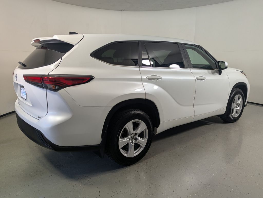 2023 Toyota Highlander LE - Photo 7