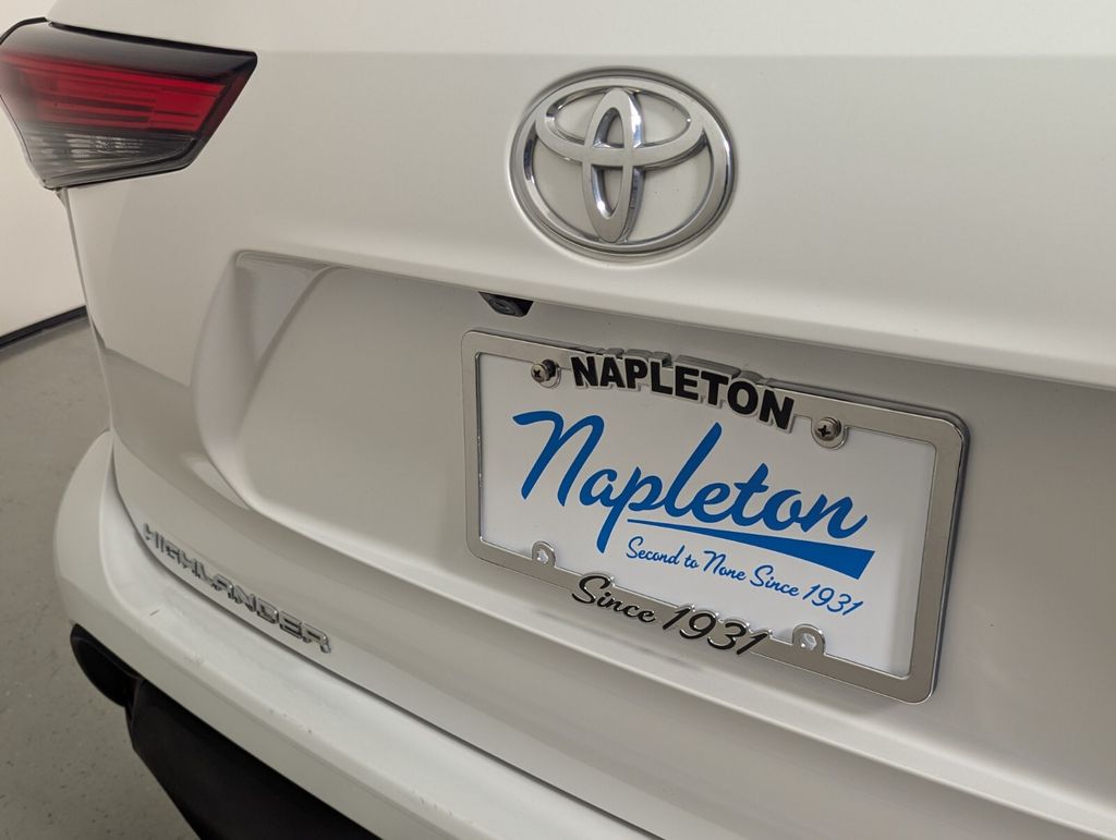 2023 Toyota Highlander LE - Photo 8