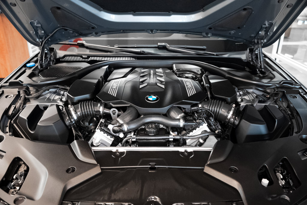 2023 BMW 5 Series M550i - Photo 35