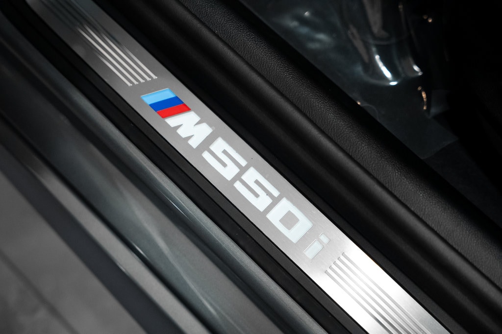 2023 BMW 5 Series M550i - Photo 32