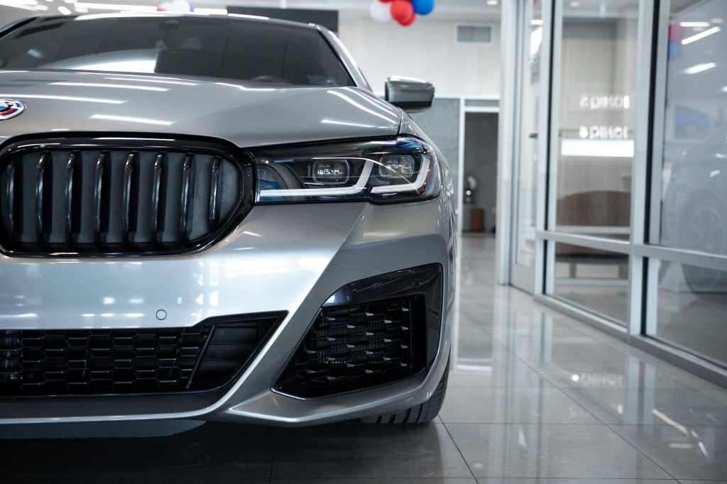2023 BMW 5 Series M550i - Photo 15