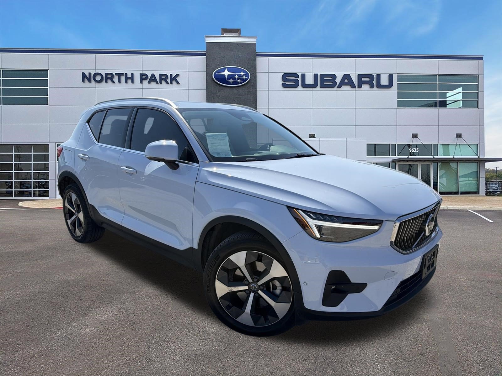 2025 Volvo XC40
