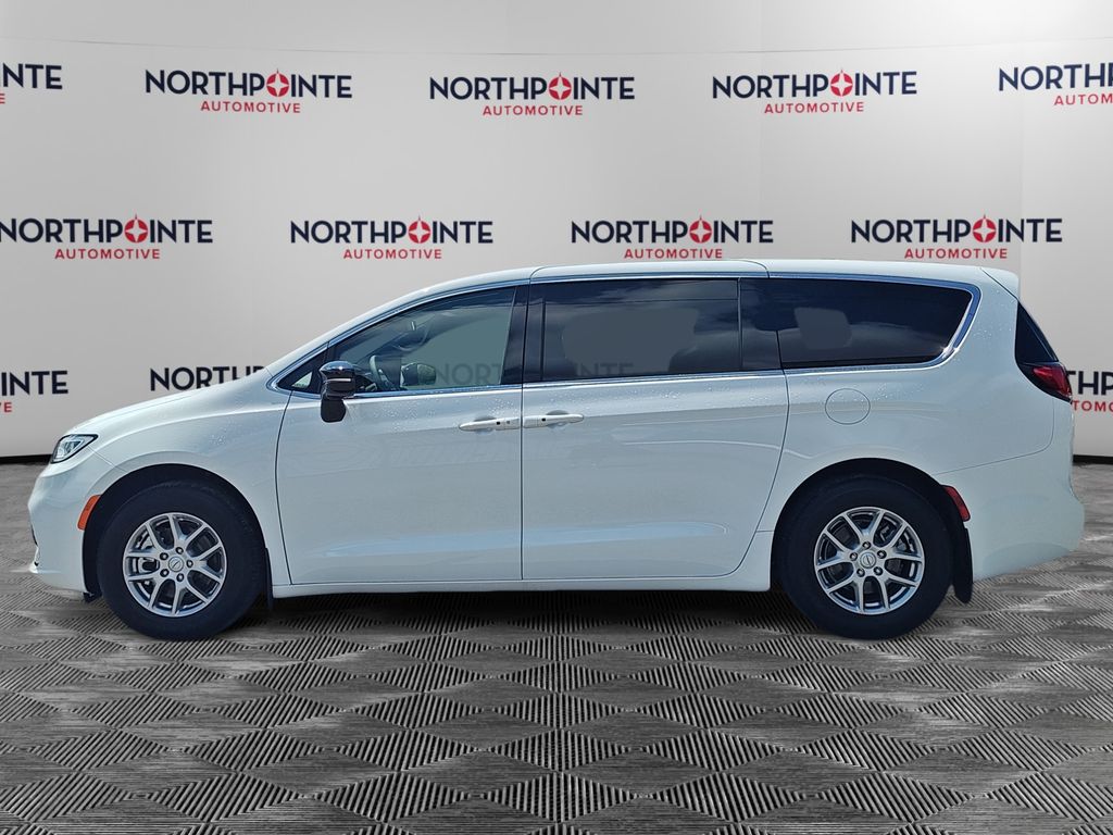 2026 Chrysler Pacifica Select - Photo 3