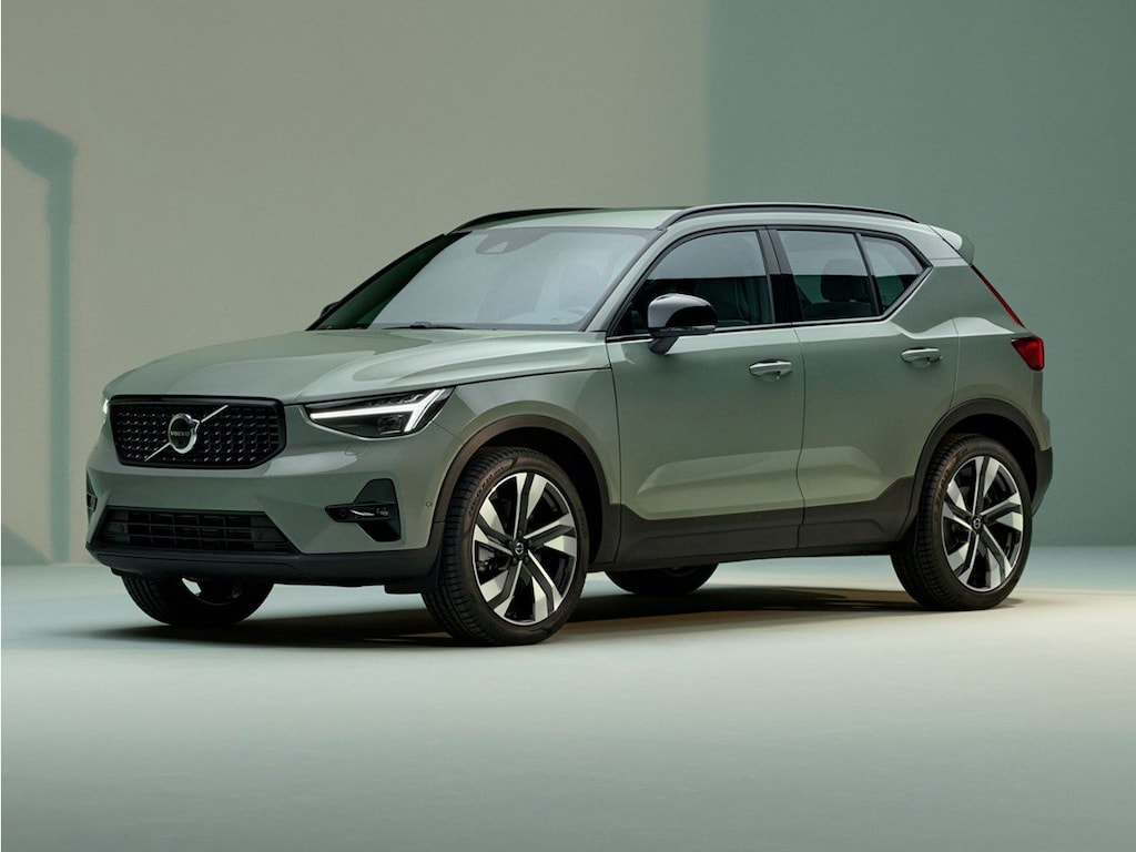 Used 2024 Volvo XC40 Plus Dark Theme