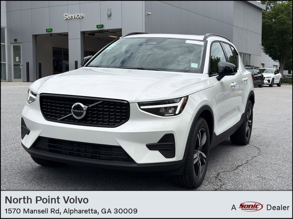 New 2026 Volvo XC40 B5 Core SUV