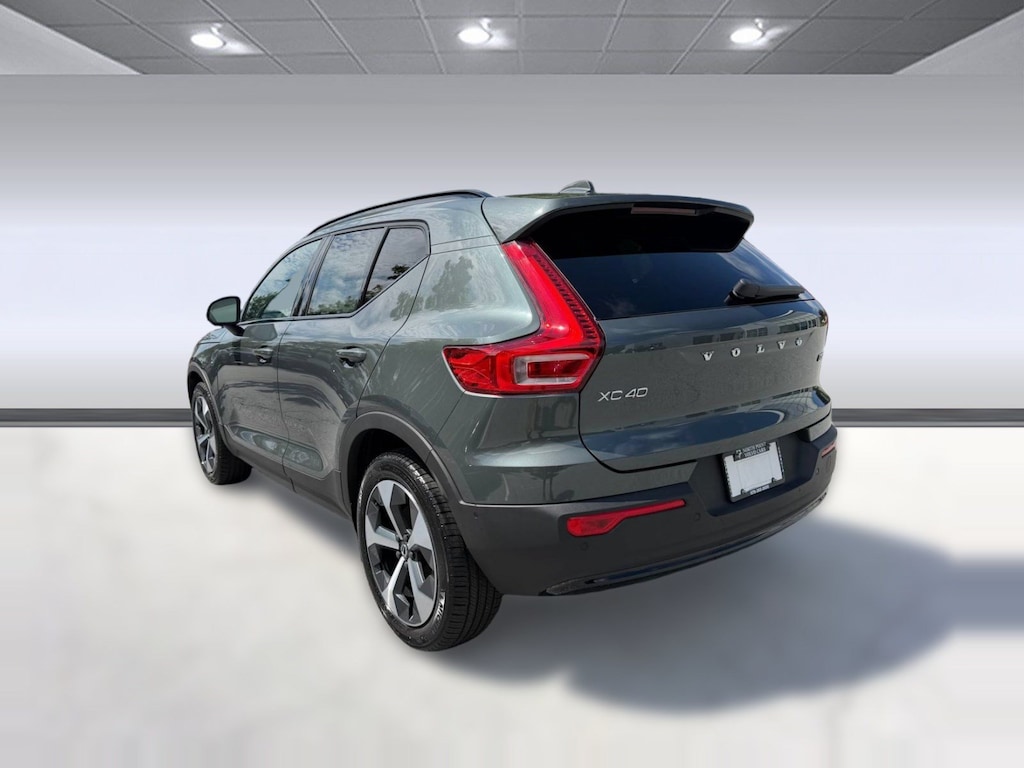 New 2026 Volvo XC40 B5 Plus SUV