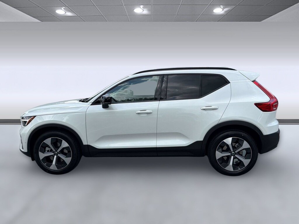 New 2026 Volvo XC40 B5 Plus SUV