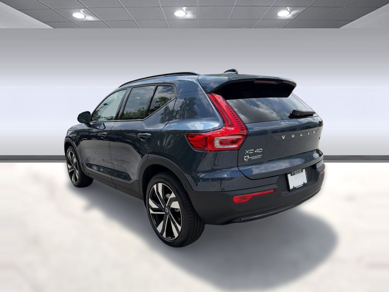 New 2026 Volvo XC40 B5 Ultra SUV