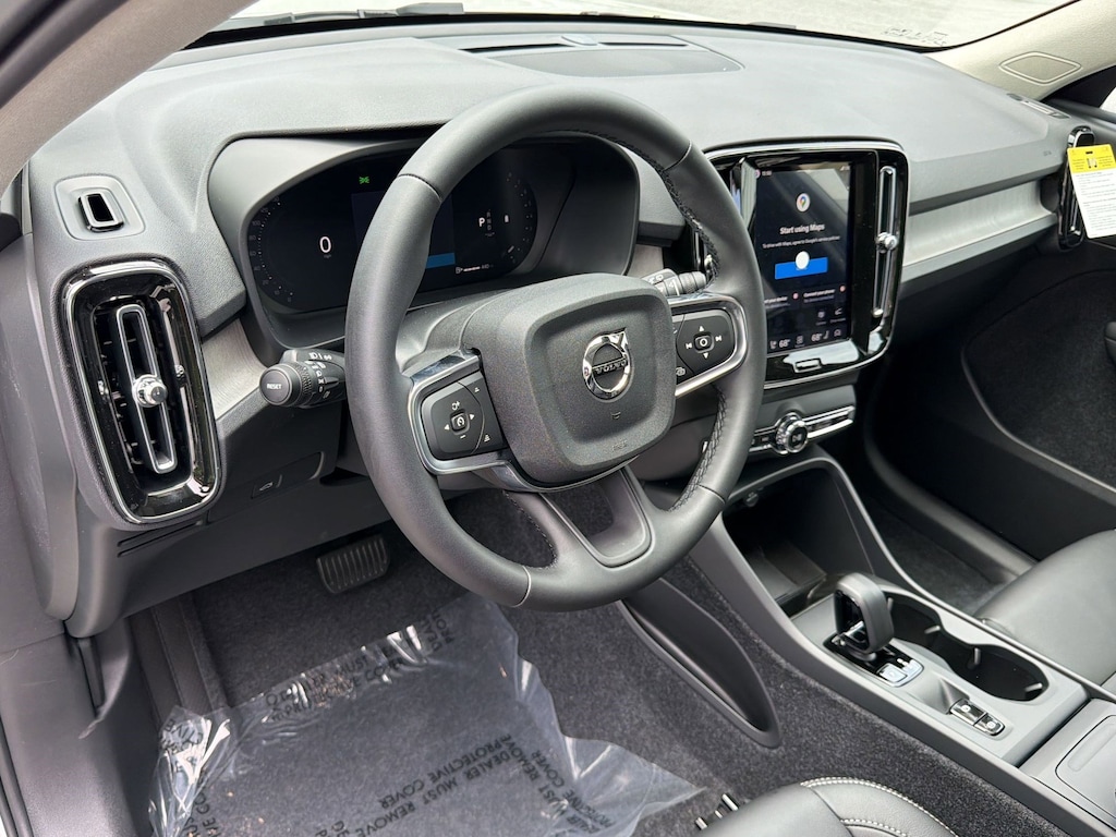 New 2026 Volvo XC40 B5 Core SUV