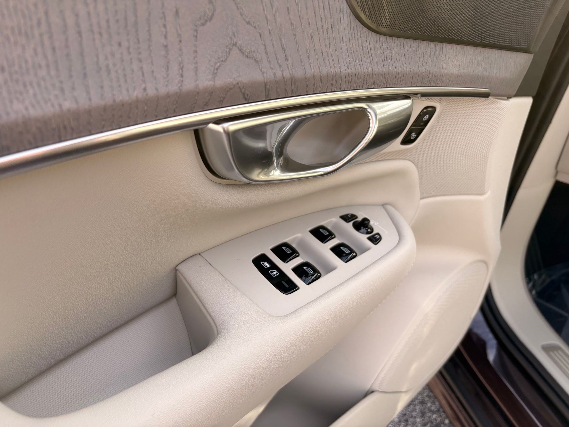 2026 Volvo XC90 Ultra - Photo 12