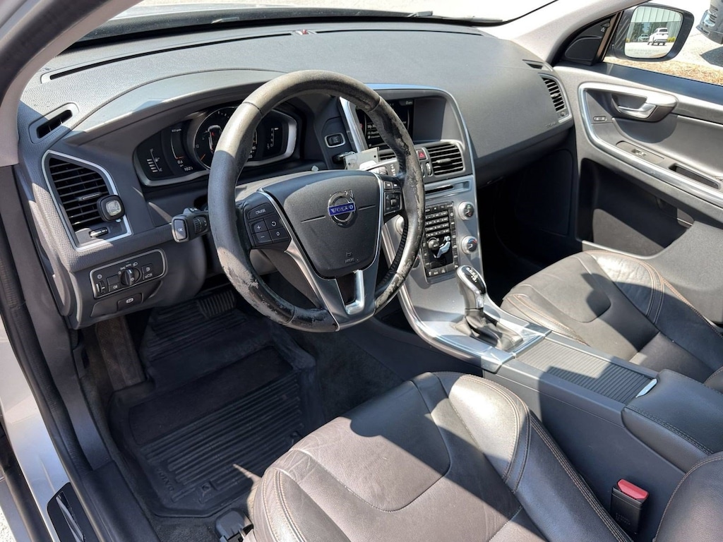 Used 2017 Volvo XC60 T5 Dynamic SUV