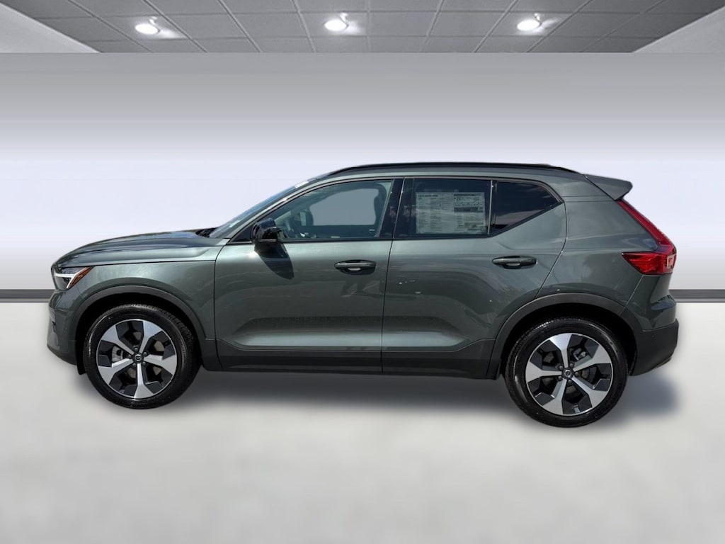 New 2026 Volvo XC40 B5 Plus SUV